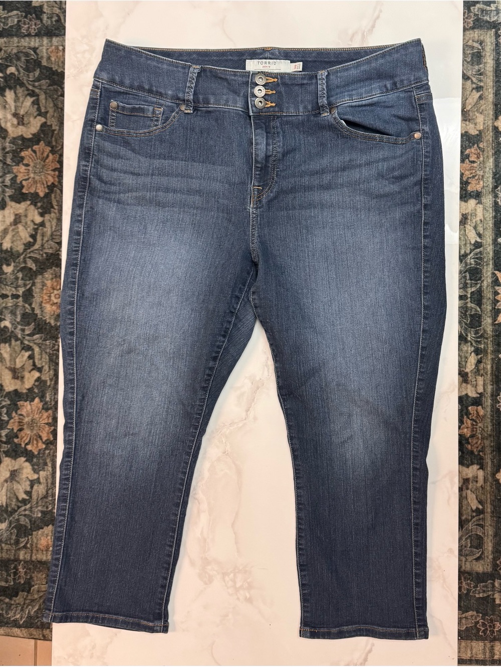 torrid Indigo Mid-Rise Stretch Capri Jeans